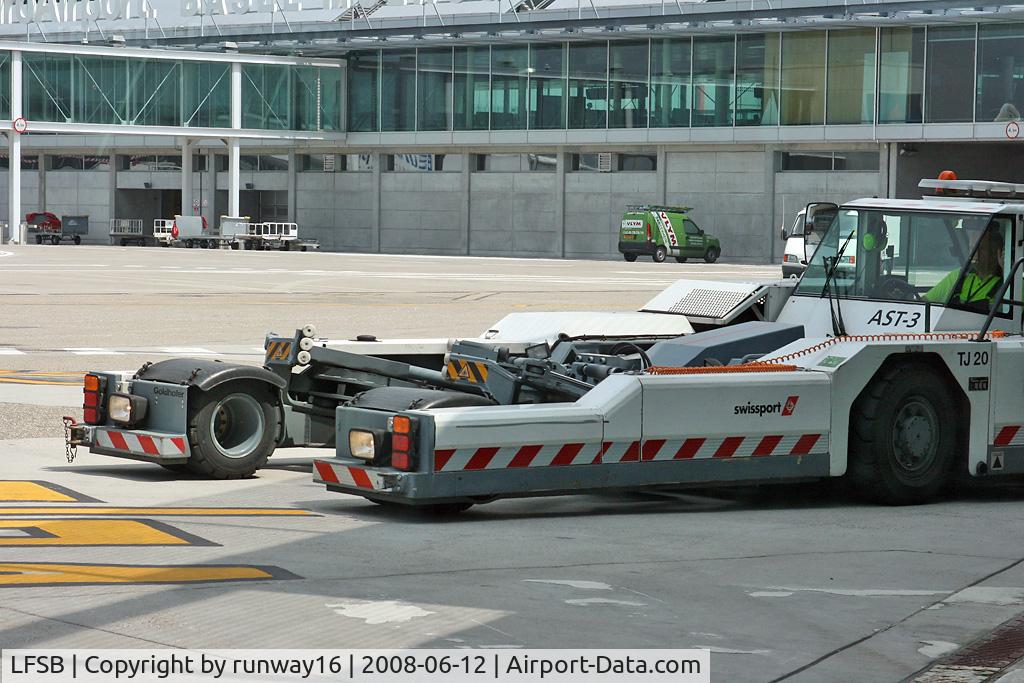 EuroAirport Basel-Mulhouse-Freiburg, Basel (Switzerland), Mulhouse (France) and Freiburg (Germany) France (LFSB) - pushback tractor