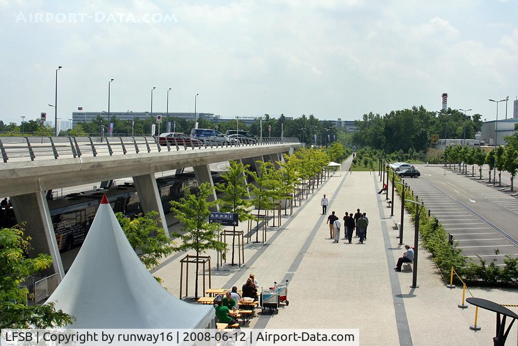 EuroAirport Basel-Mulhouse-Freiburg, Basel (Switzerland), Mulhouse (France) and Freiburg (Germany) France (LFSB) - Swiss side of the binational airport arrival niveau