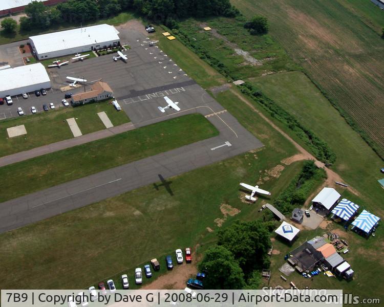 Ellington Airport (7B9) - N29173 departing Ellington, CT with a load of skydivers.