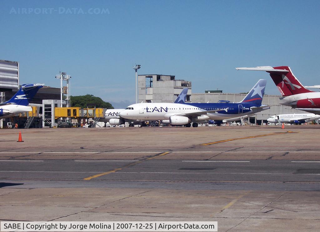 Jorge Newbery Airport, Buenos Aires Argentina (SABE) - Platform and fingers.