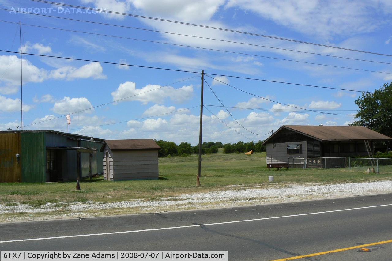 Flying L Airpark Airport (6TX7) - Flying L Private Strip - Unsure weather this airfield is still open. There is a fence and new subdivision of houses built with in yards of the hanger building, there was no airplane in the hanger and I could not see the runway