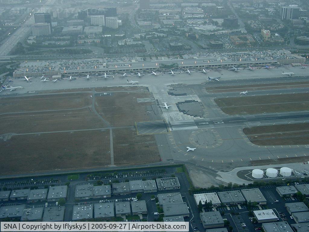 John Wayne Airport-orange County Airport (SNA) - Crossing the extended of 19R @ KSNA 0650