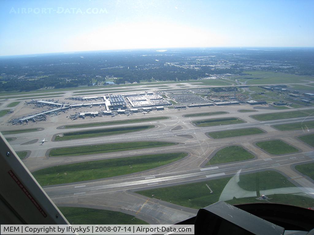 Memphis International Airport (MEM) - KMEM terminal from 800 agl while transitioning from SE to NW