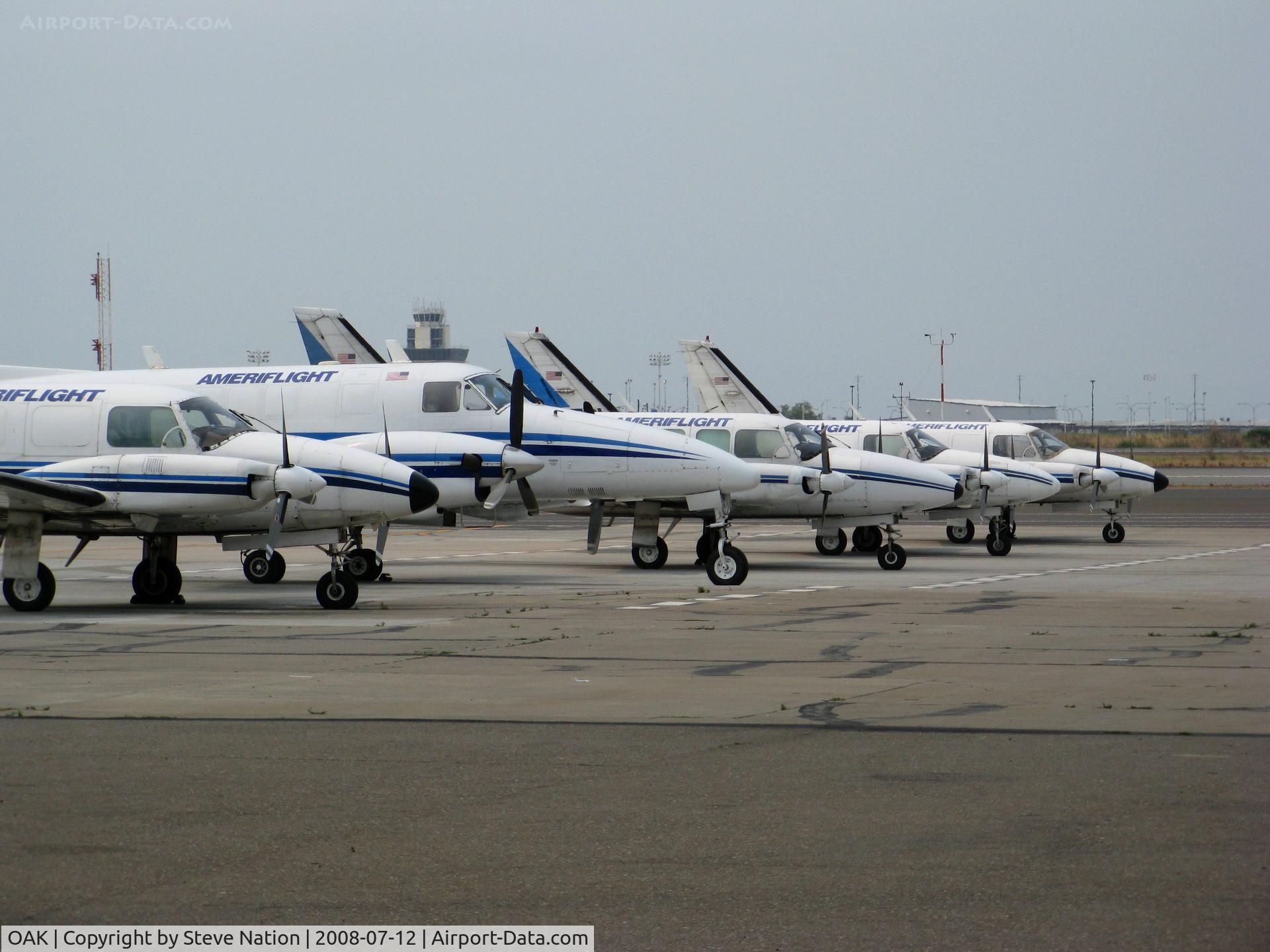 Metropolitan Oakland International Airport (OAK) - Small package carrier Ameriflight Navajos and Beech 99 on a 