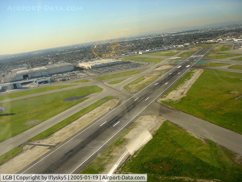 Long Beach /daugherty Field/ Airport (LGB) - Crossing runway 25R on departure from LASD heliport
