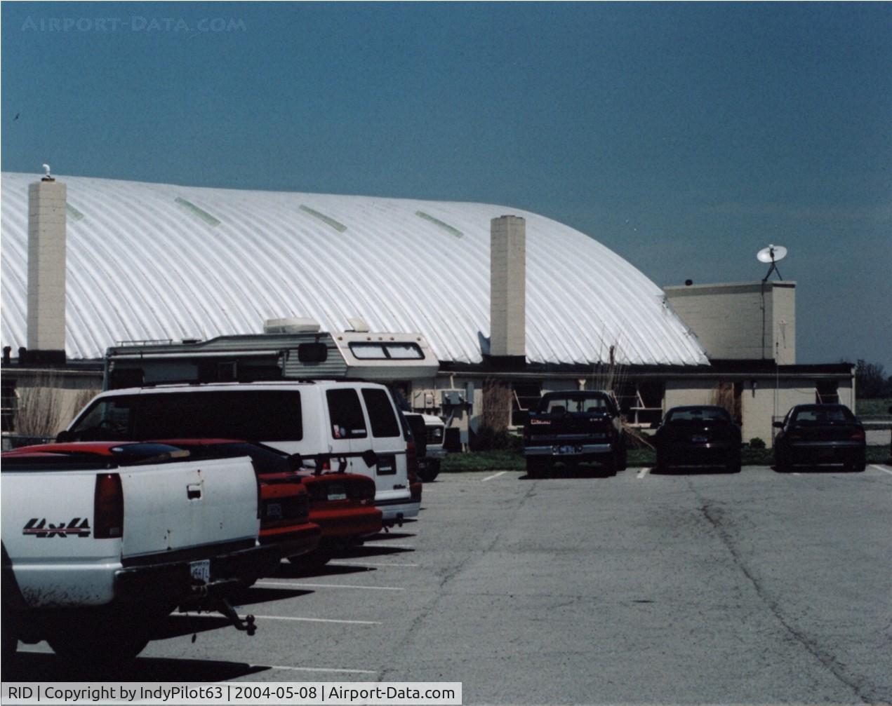 Richmond Municipal Airport (RID) - Hangar