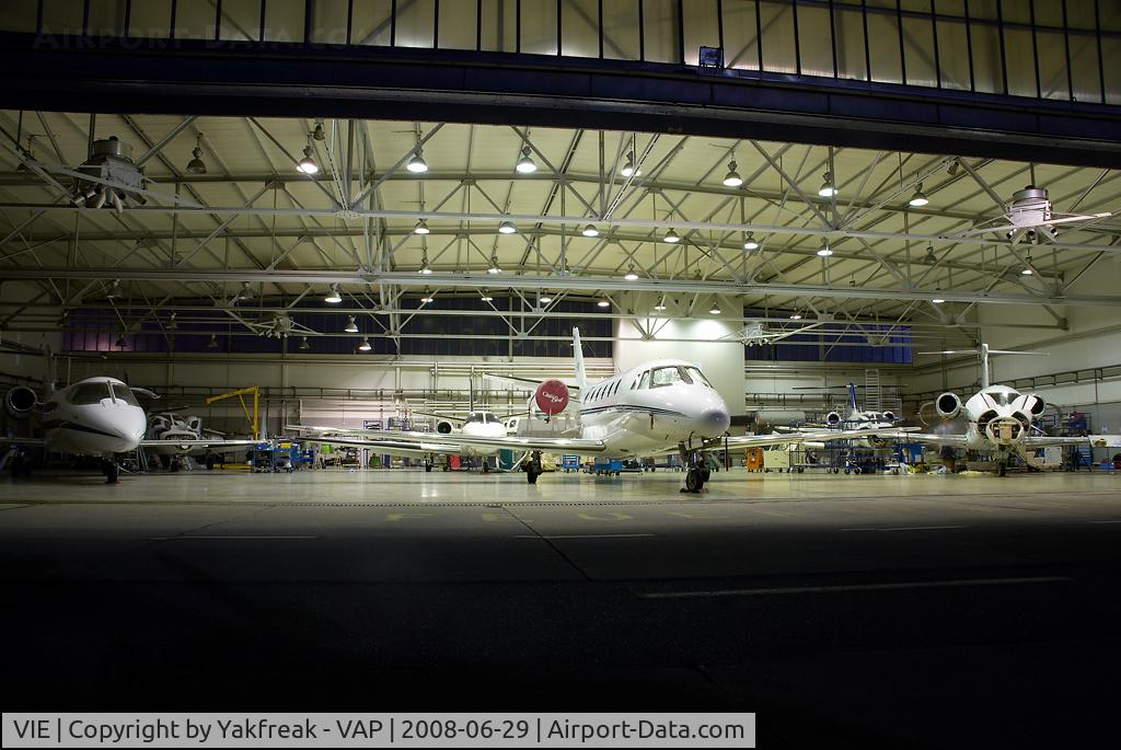 Vienna International Airport, Vienna Austria (VIE) - privat jet maintenance