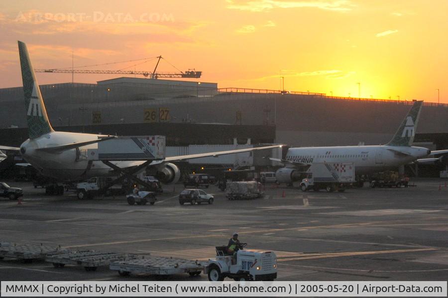 Lic. Benito Juárez International Airport, Mexico City, Distrito Federal Mexico (MMMX) - Sundown colors ...