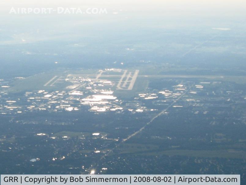 Gerald R. Ford International Airport (GRR) - Looking east from 6000'