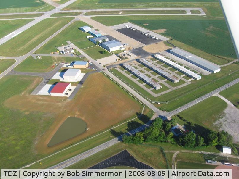 Toledo  Executive Airport (TDZ) - Facilities and hangers at Toledo, OH