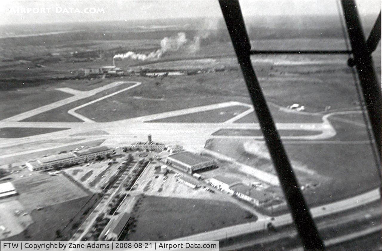 Fort Worth Meacham International Airport (FTW) - Fort Worth Mecham Field 1954. Before runway re-alignment and the demolition of the art deco 1930's terminal.