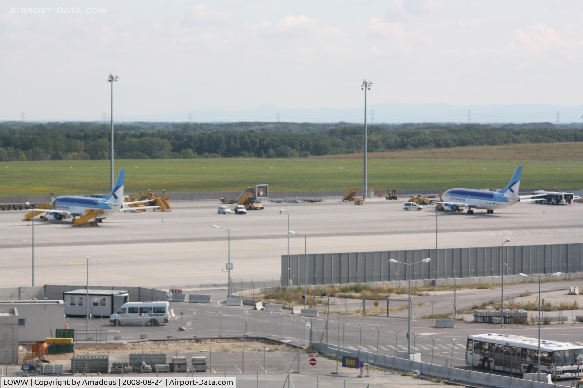 Vienna International Airport, Vienna Austria (LOWW) - Estonian Air meeting