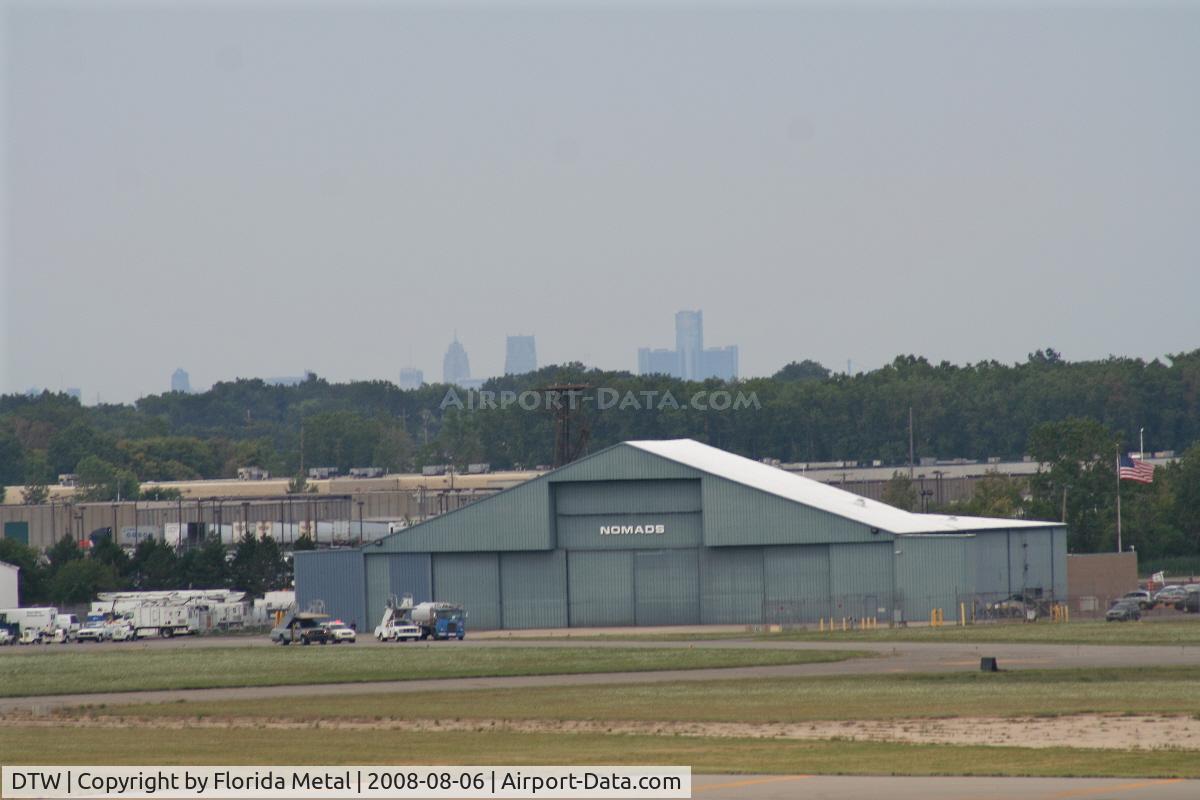 Detroit Metropolitan Wayne County Airport (DTW) - Nomads Travel Club hangar