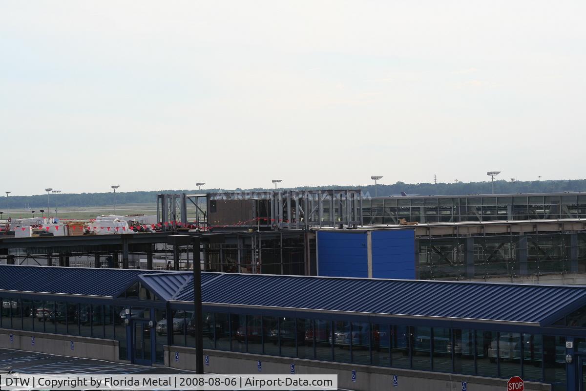 Detroit Metropolitan Wayne County Airport (DTW) - New North Terminal being built