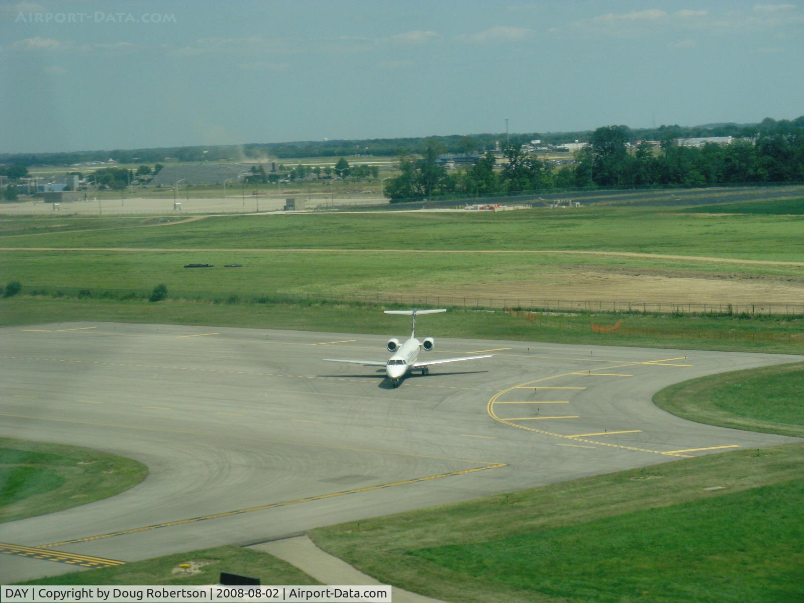 James M Cox Dayton International Airport (DAY) - On Final for Rwy 24R, from N2111Q Beech BONANZA 36
