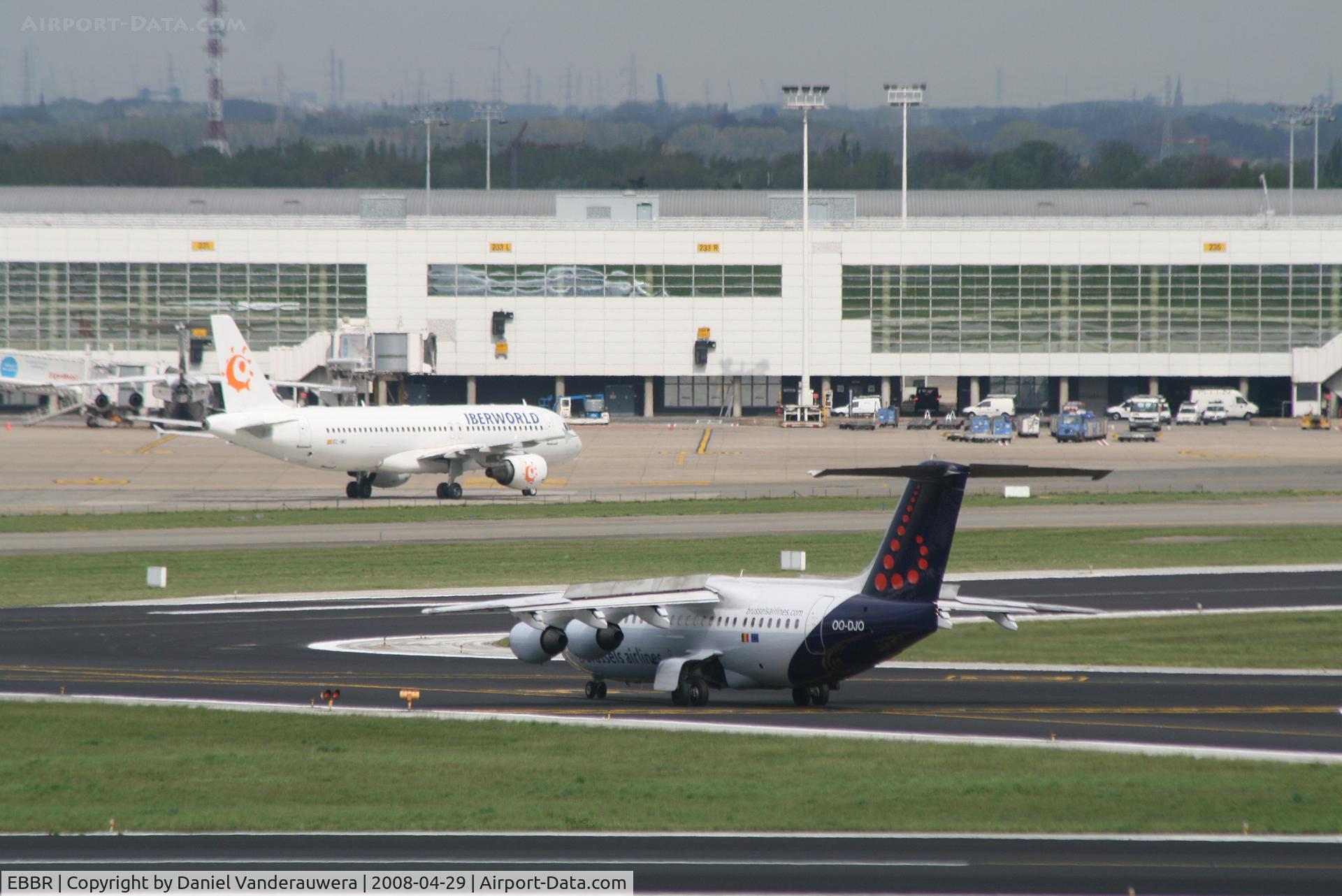 Brussels Airport, Brussels / Zaventem   Belgium (EBBR) - taxiing 