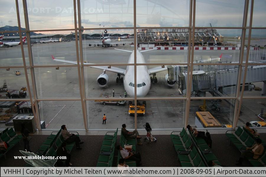 Hong Kong International Airport, Hong Kong Hong Kong (VHHH) - View from Dragonair lounge Gate 16