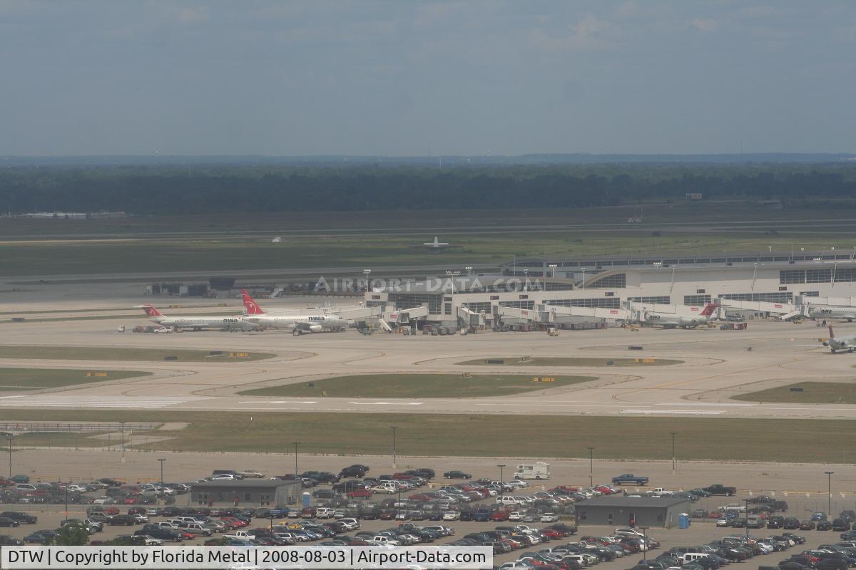 Detroit Metropolitan Wayne County Airport (DTW) - McNamara Terminal seen from landing on 03R at DTW