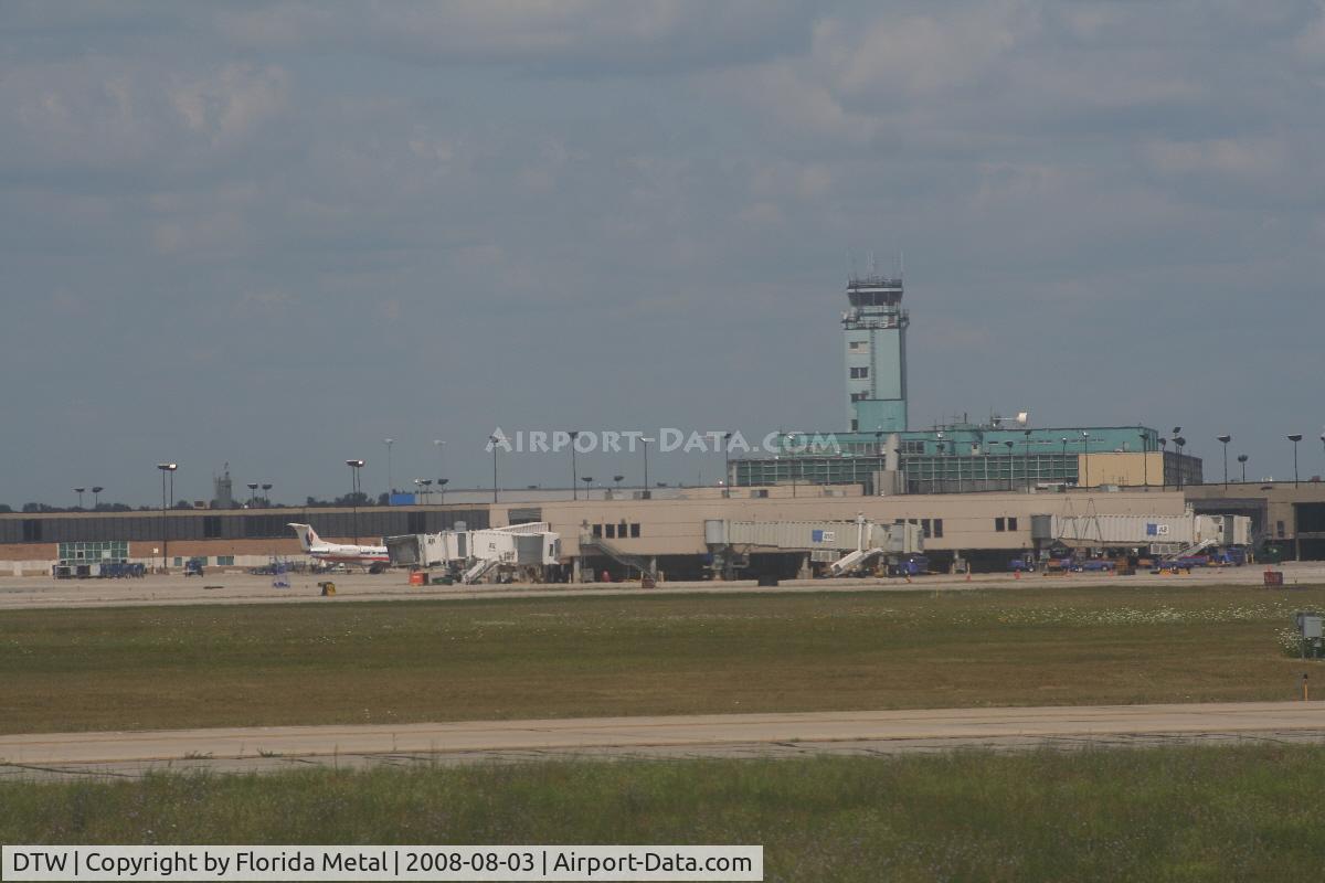 Detroit Metropolitan Wayne County Airport (DTW) - Smith Terminal
