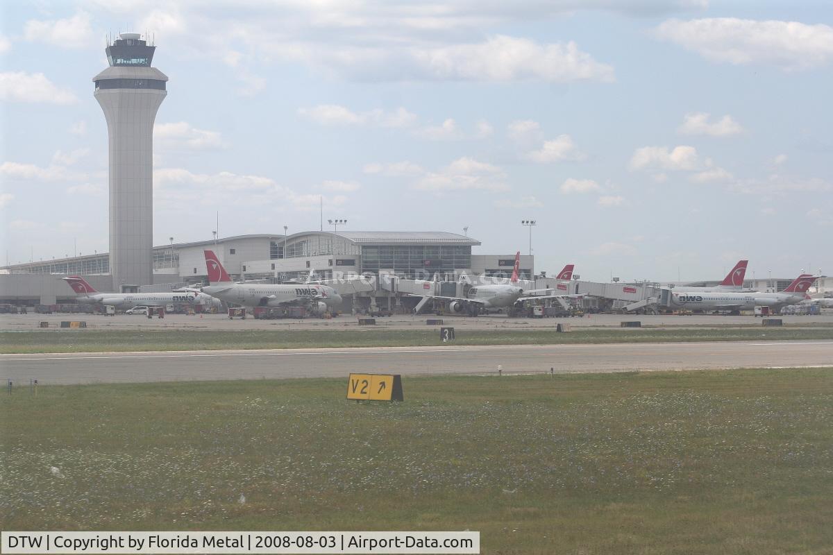 Detroit Metropolitan Wayne County Airport (DTW) - McNamara Terminal and tower seen taxiing to Smith Terminal
