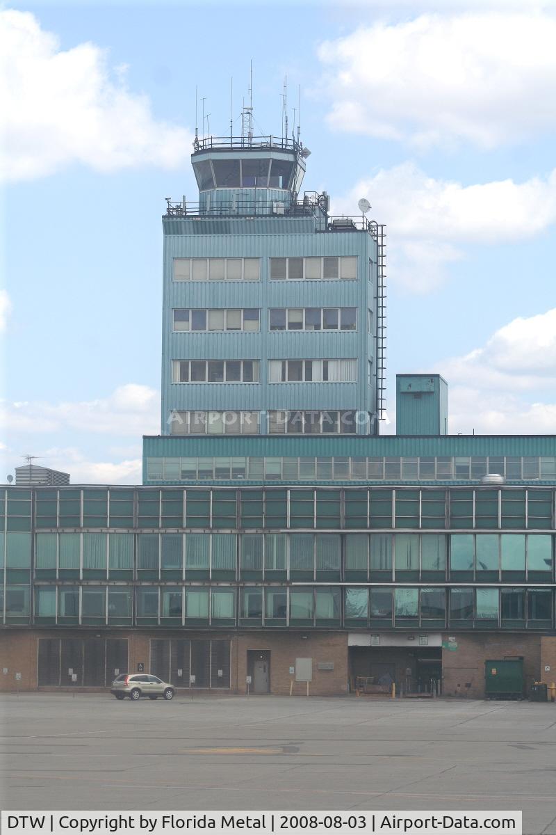 Detroit Metropolitan Wayne County Airport (DTW) - The old tower now used by Wayne County Airport Authority