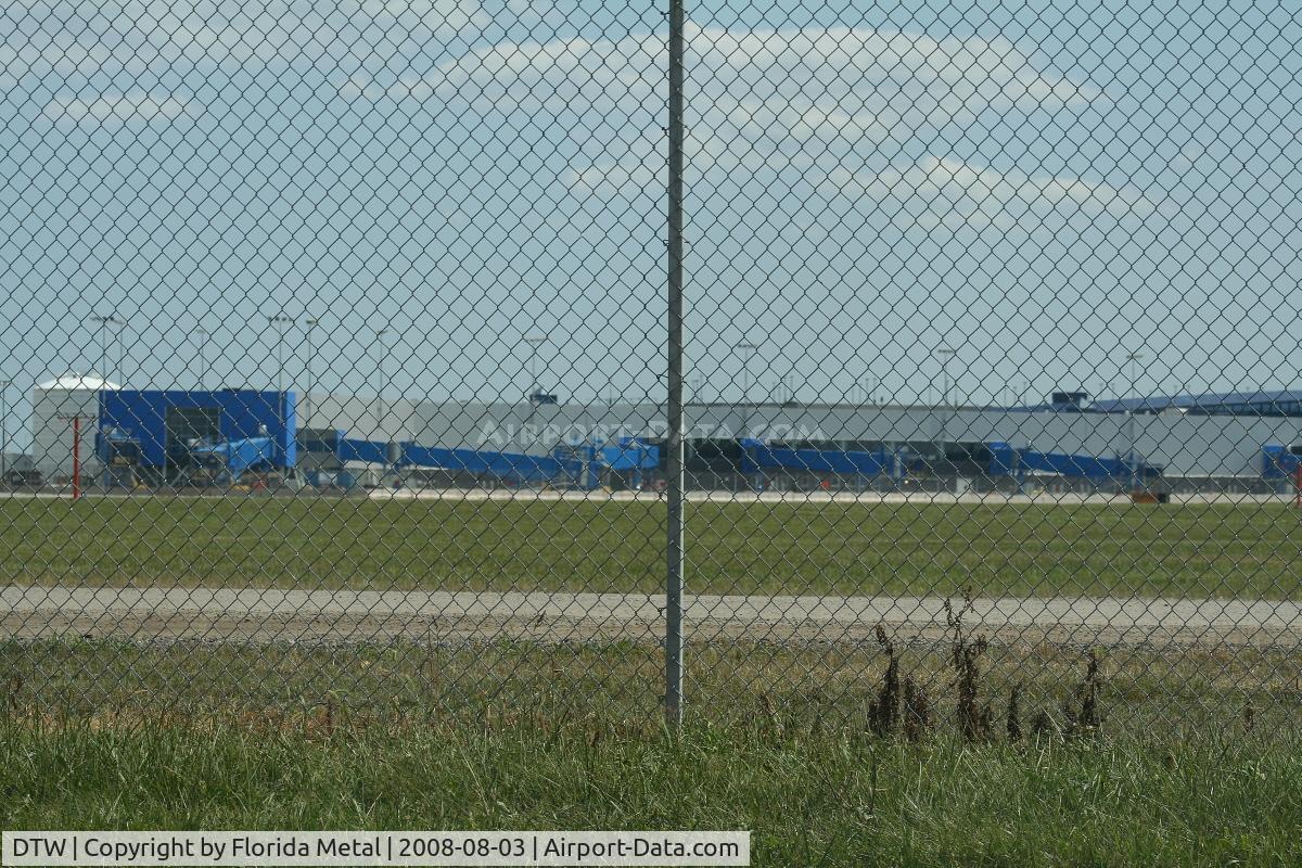 Detroit Metropolitan Wayne County Airport (DTW) - North Terminal under construction at DTW