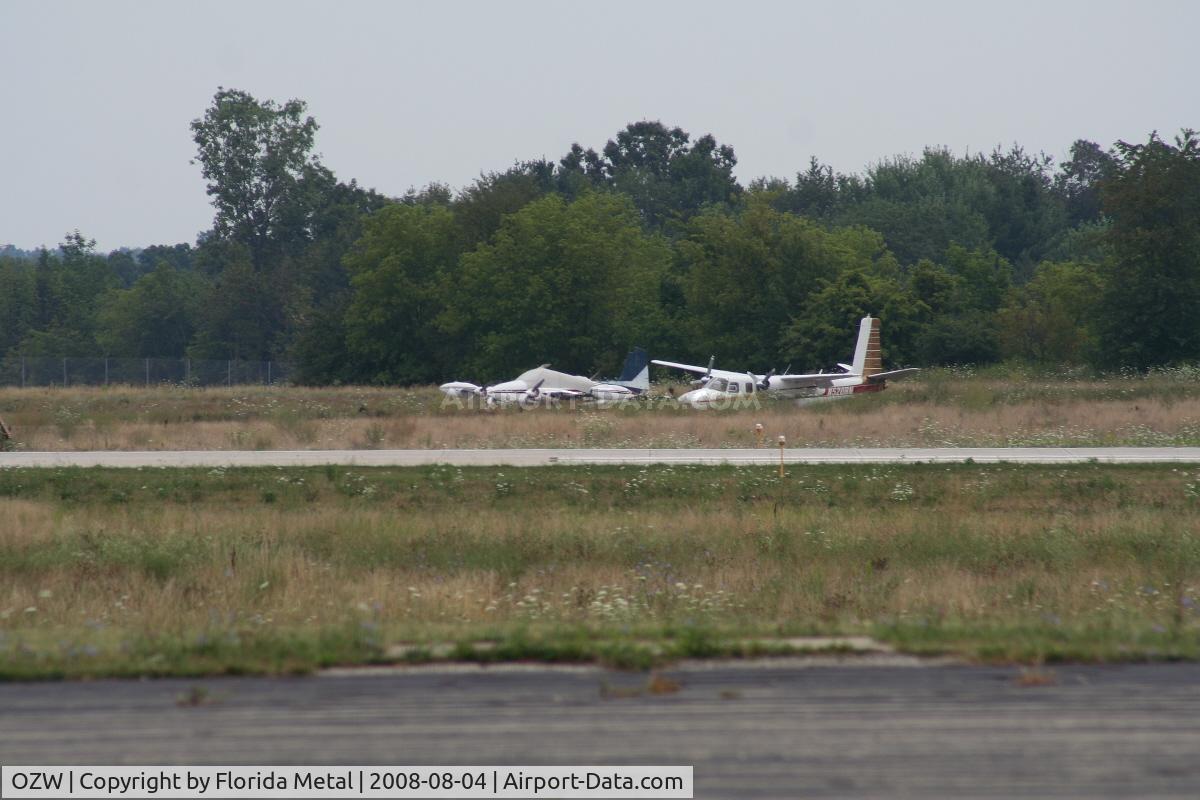 Livingston County Spencer J. Hardy Airport (OZW) - Livingston County Airport in Howell Michigan