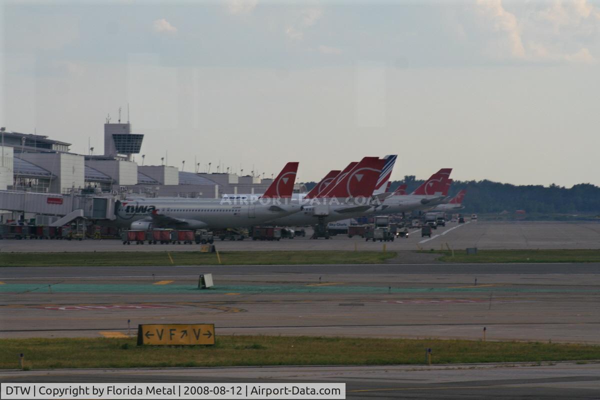 Detroit Metropolitan Wayne County Airport (DTW) - McNamara Terminal seen from the Smith Terminal