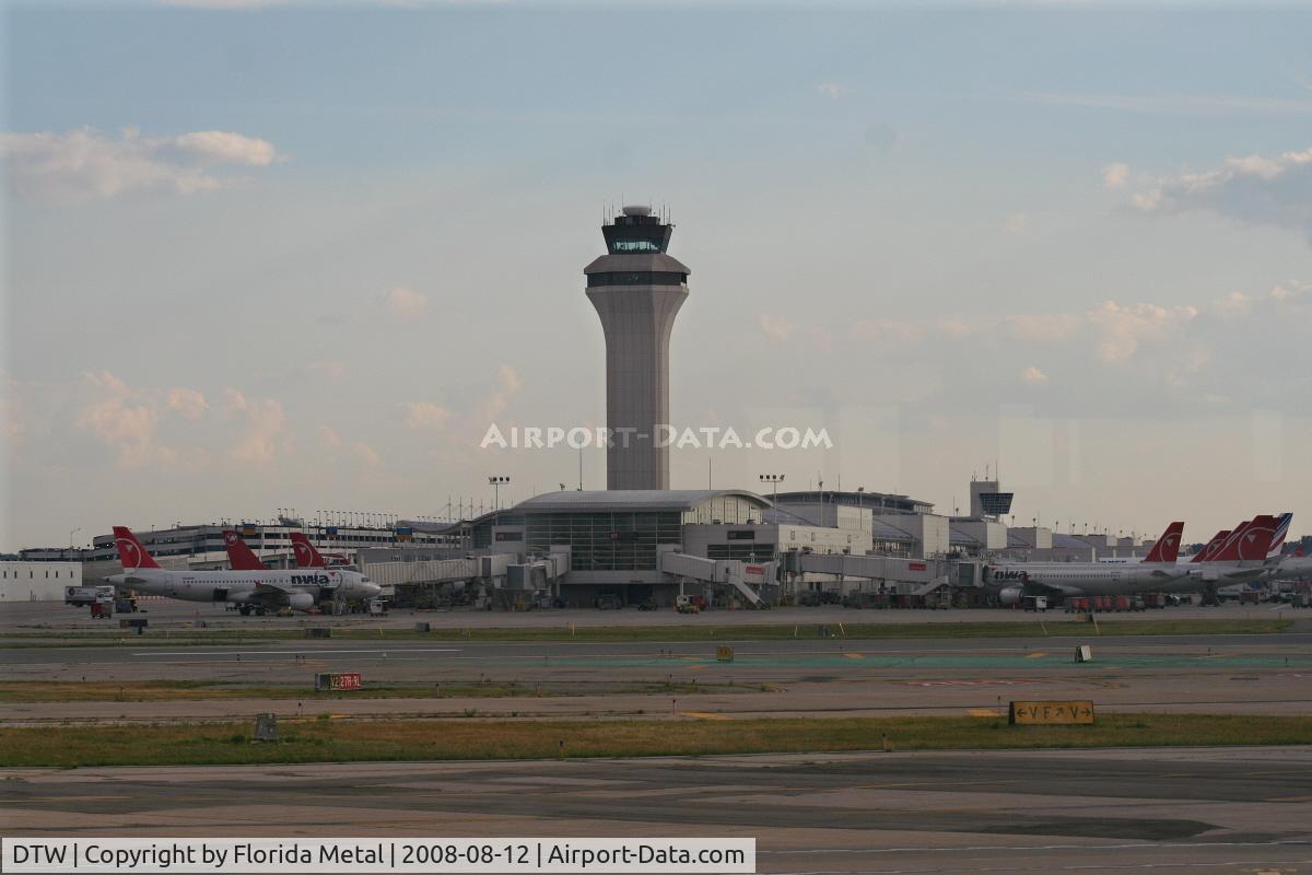 Detroit Metropolitan Wayne County Airport (DTW) - DTW Tower