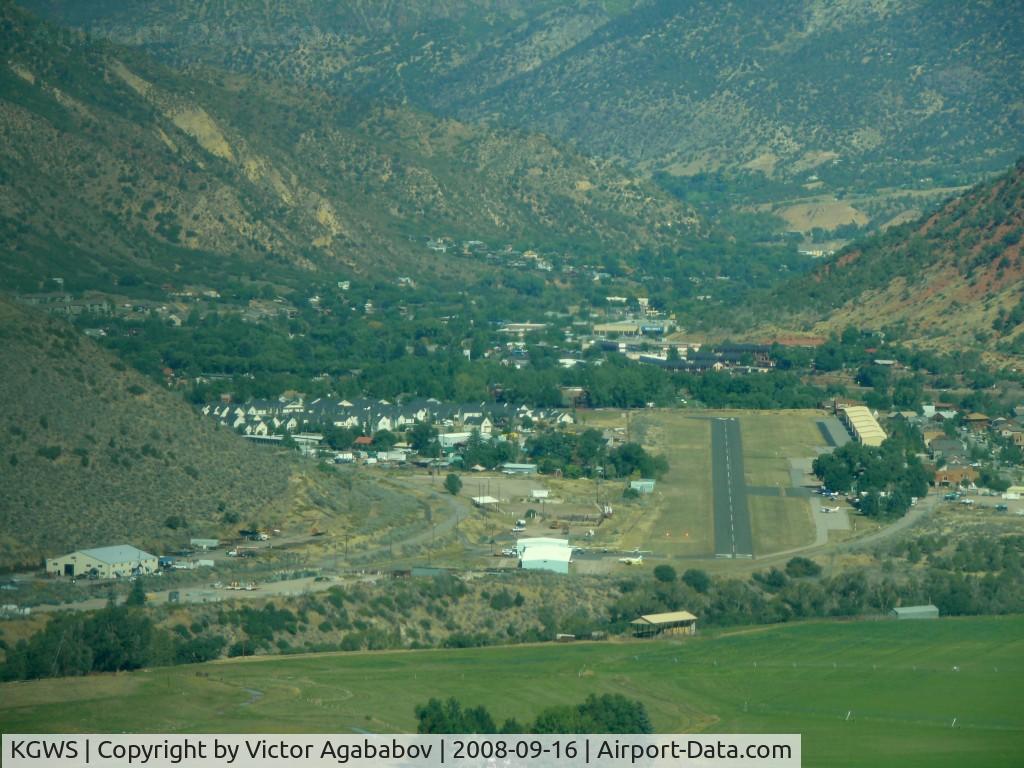 Glenwood Springs Municipal Airport (GWS) - Final to runway 34 at Glenwood springs.
