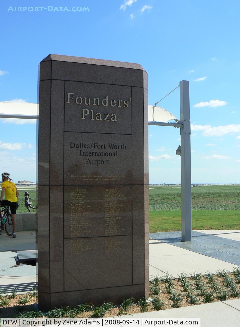 Dallas/fort Worth International Airport (DFW) - The new Founders Plaza airport viewing area at DFW