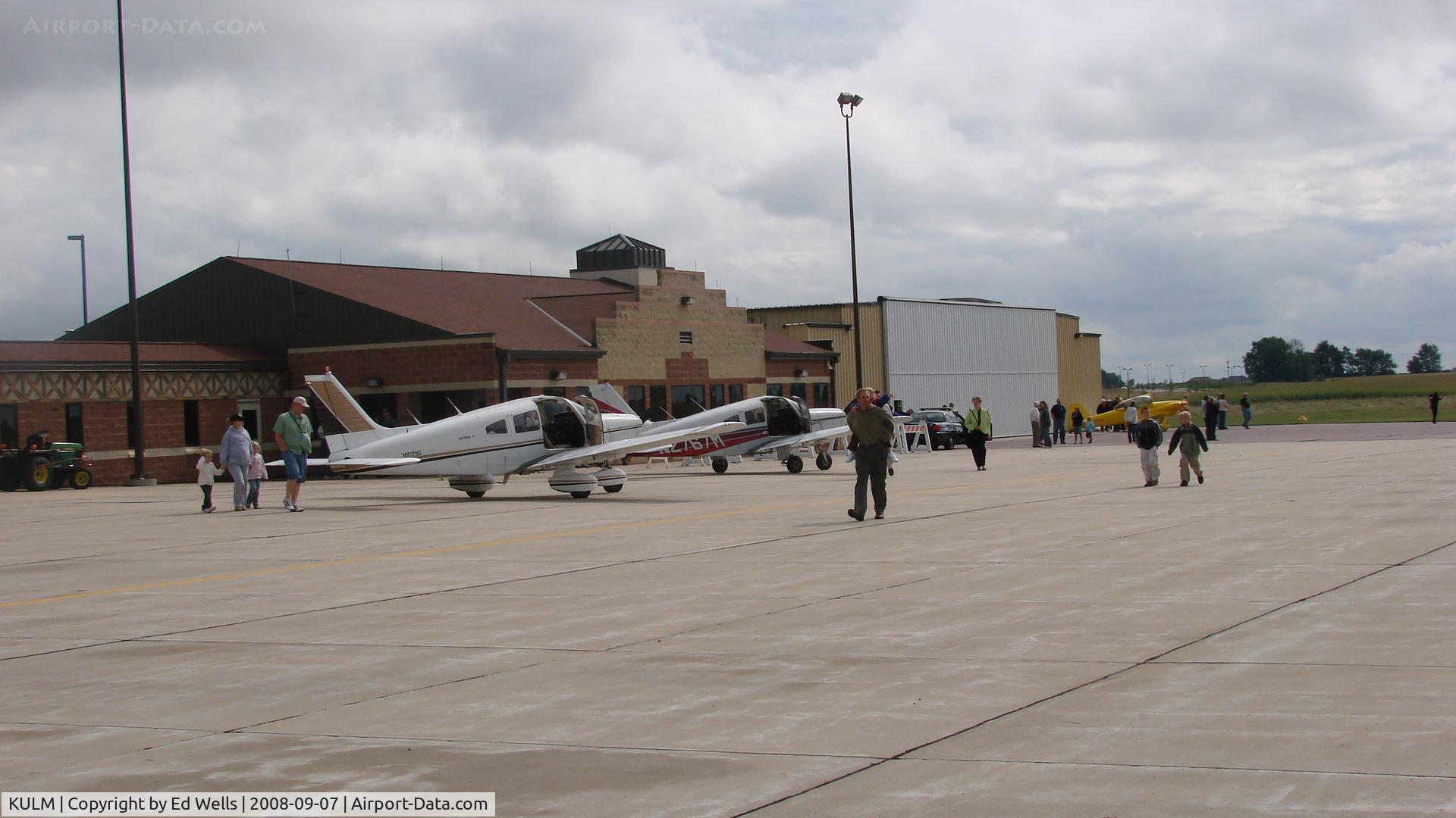 New Ulm Municipal Airport (ULM) - Ramp at New Ulm