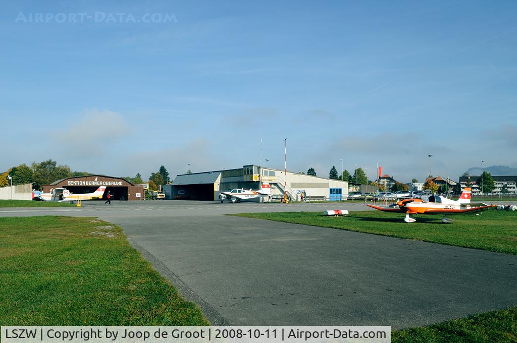 LSZW Airport - Overview of the Thun flightlines. 