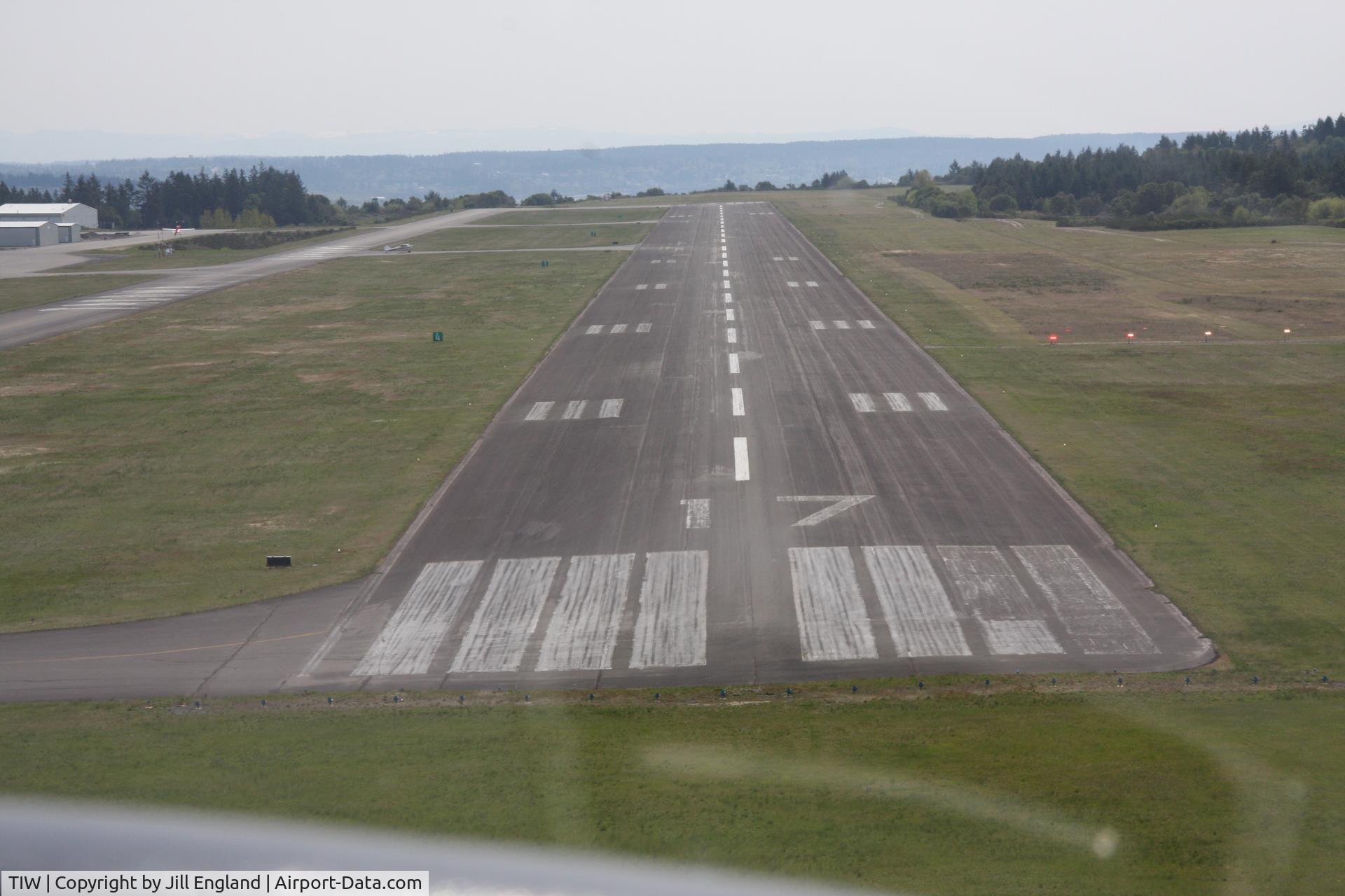 Tacoma Narrows Airport (TIW) - April Tacoma for lunch. Pretty decent soup and sandwitch.
