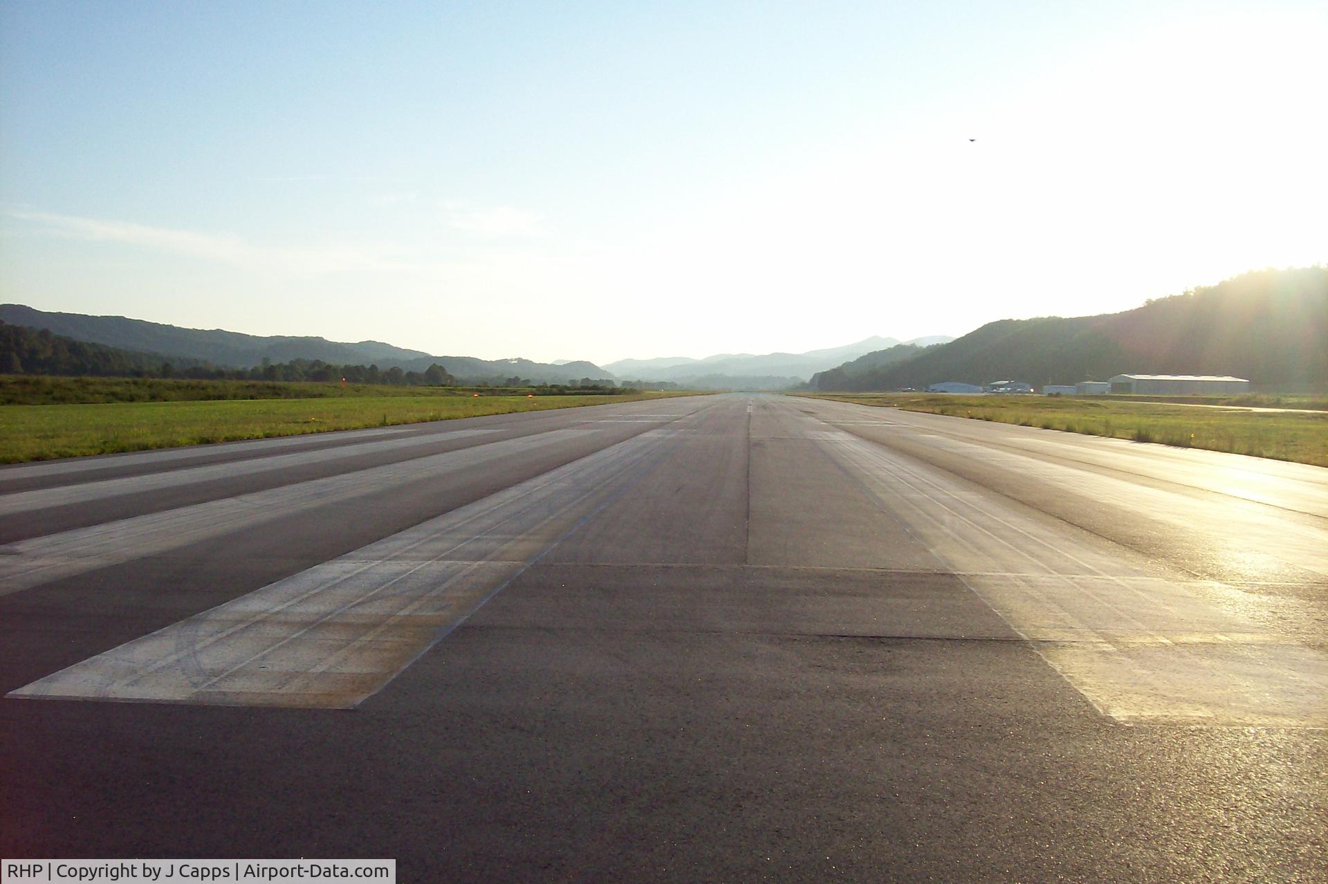 Western Carolina Regional Airport (RHP) - Runway 26