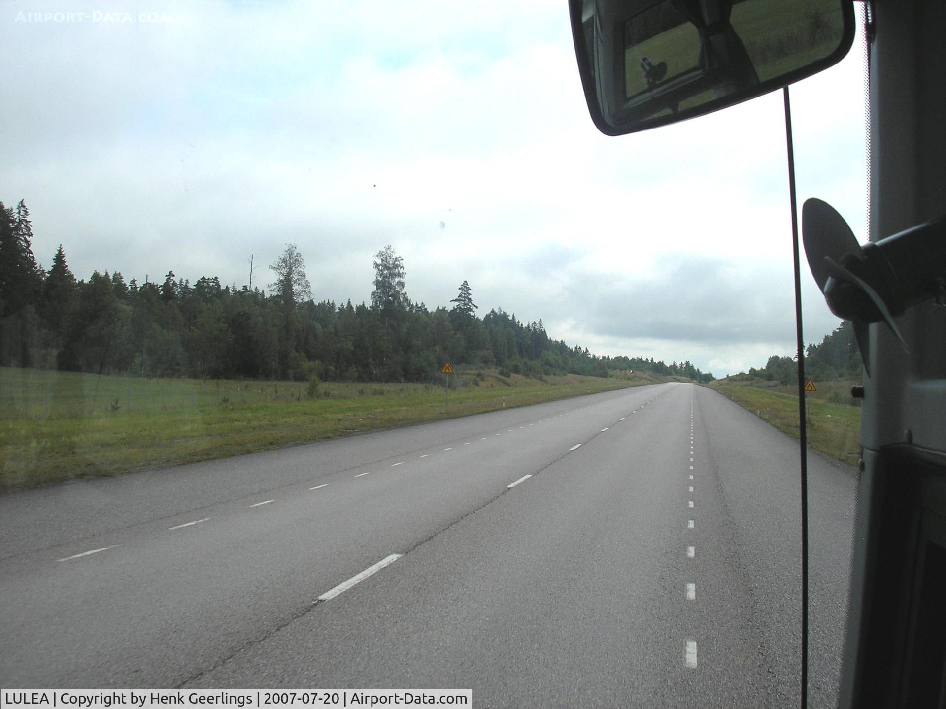 LULEA Airport - Runway on public highway for military use