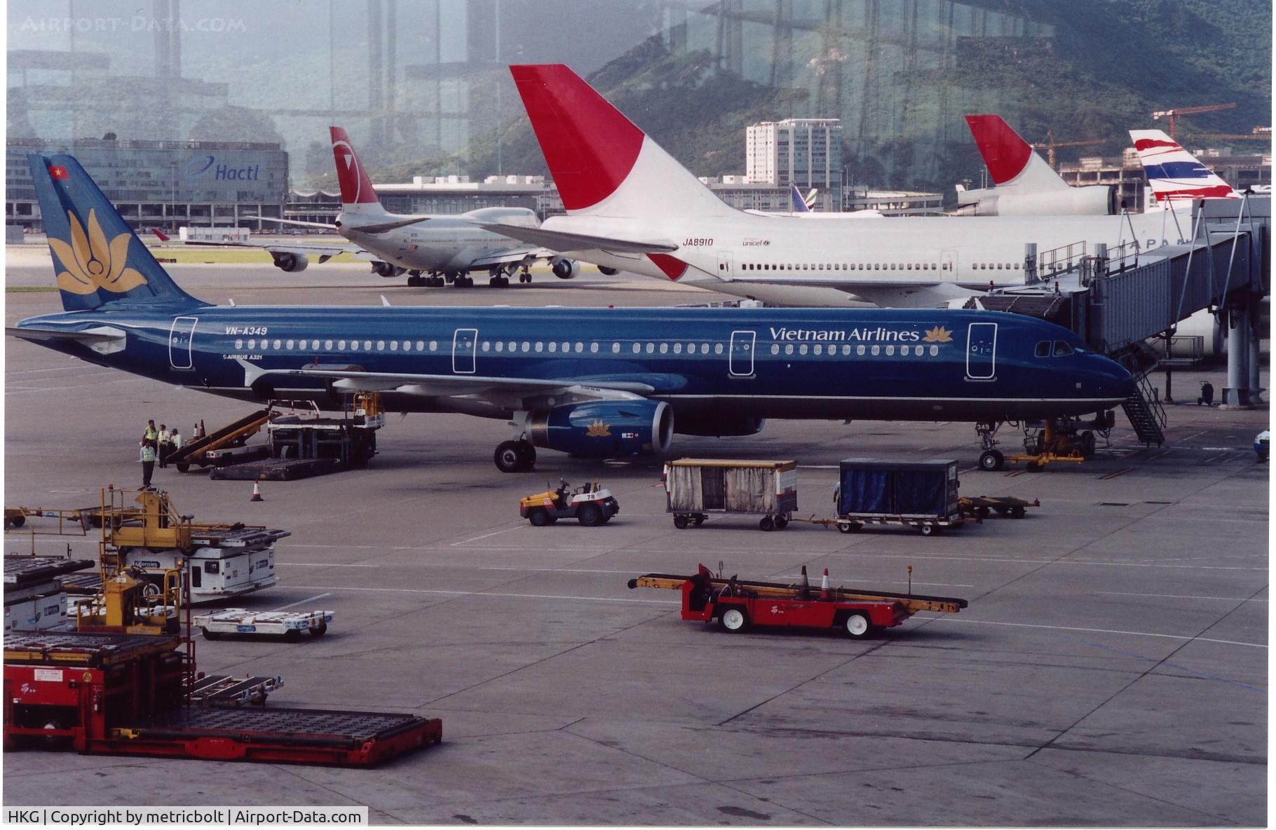 Hong Kong International Airport, Hong Kong Hong Kong (HKG) - July 2005