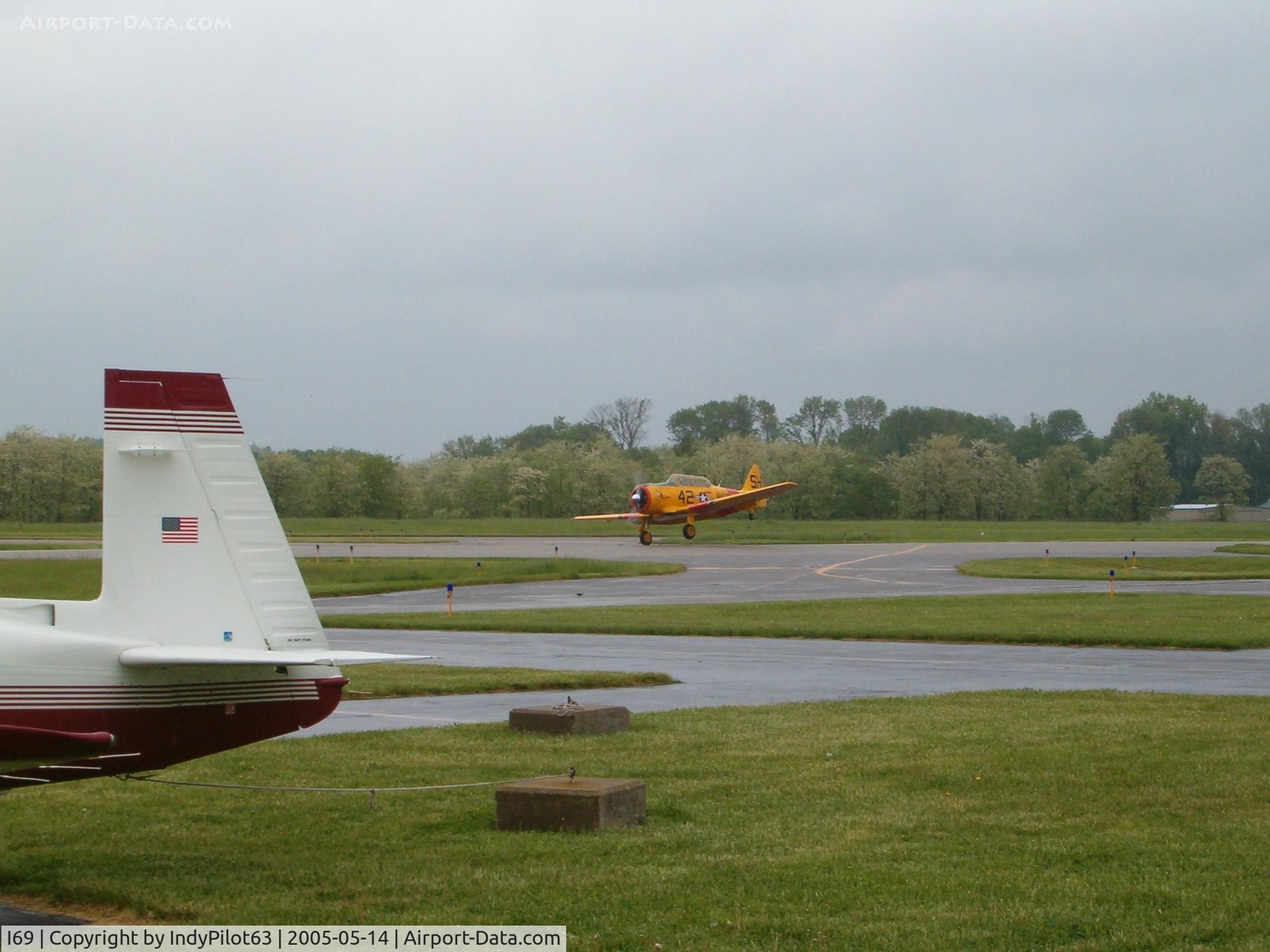 Clermont County Airport (I69) - A T-6 showing off at the annual Sporty's fly-in.