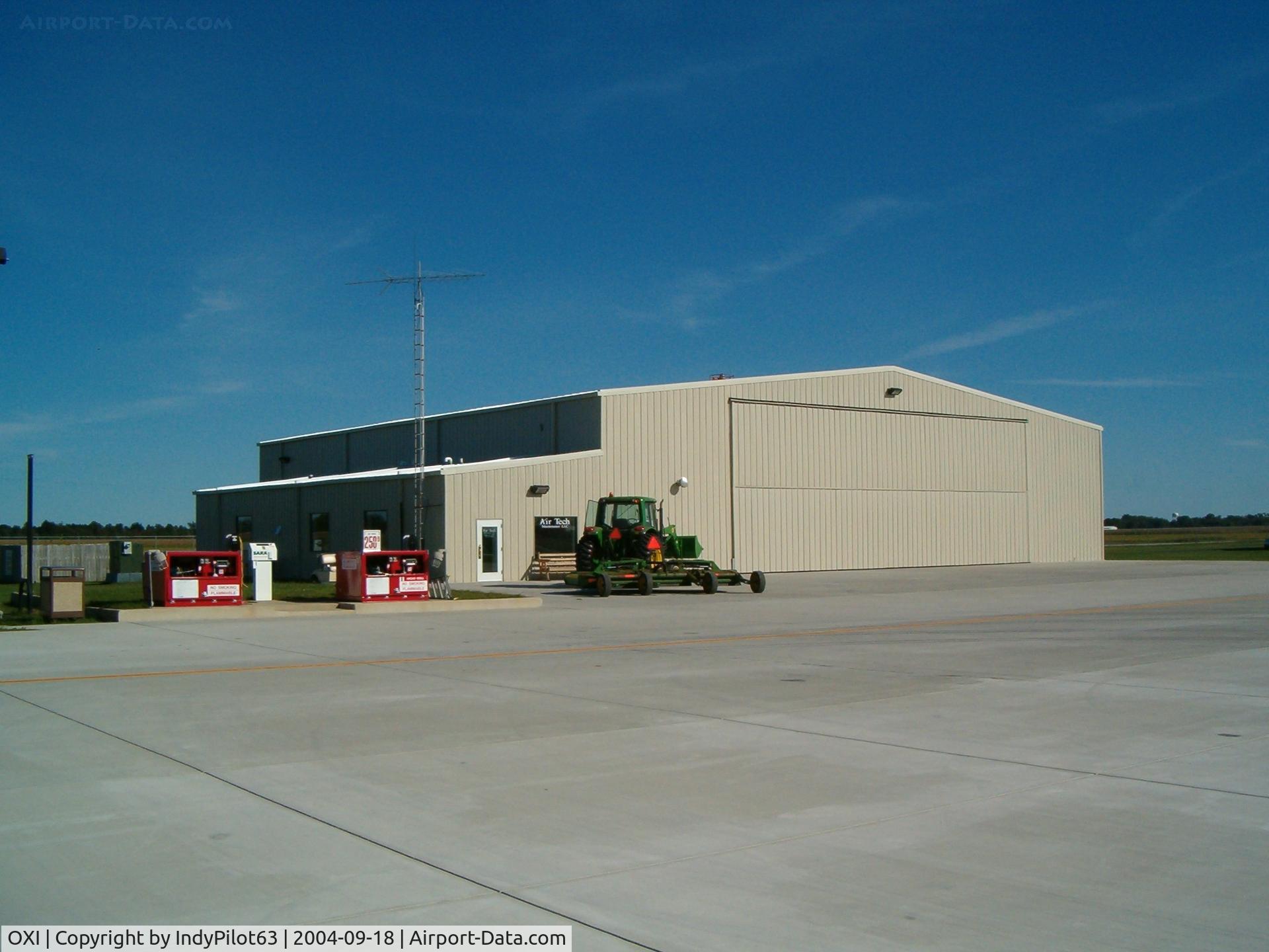 Starke County Airport (OXI) - hangar