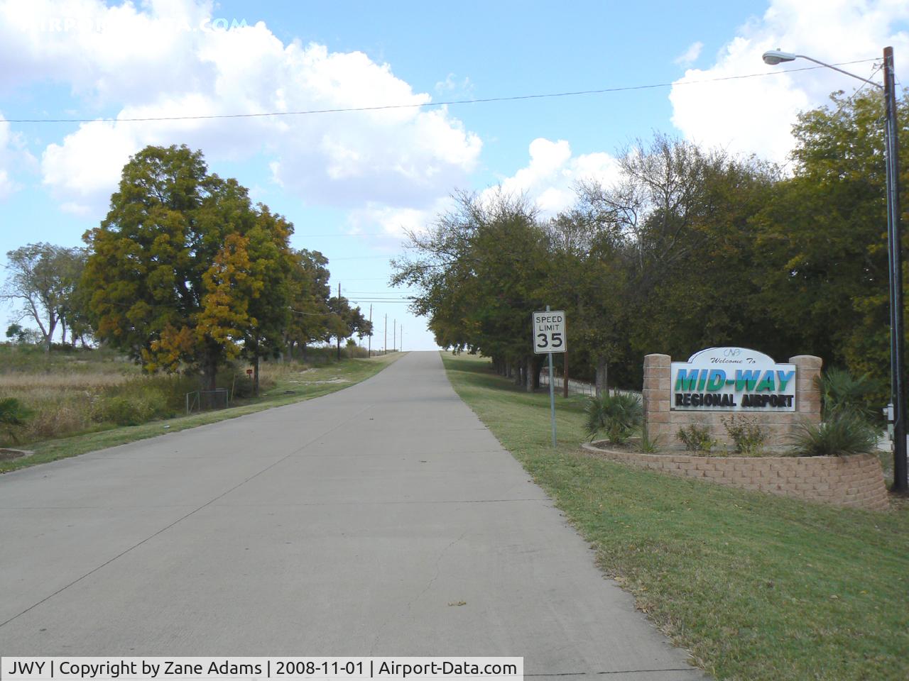 Mid-way Regional Airport (JWY) - Midlothain/Waxahachie Regional Airport - Highway entrance