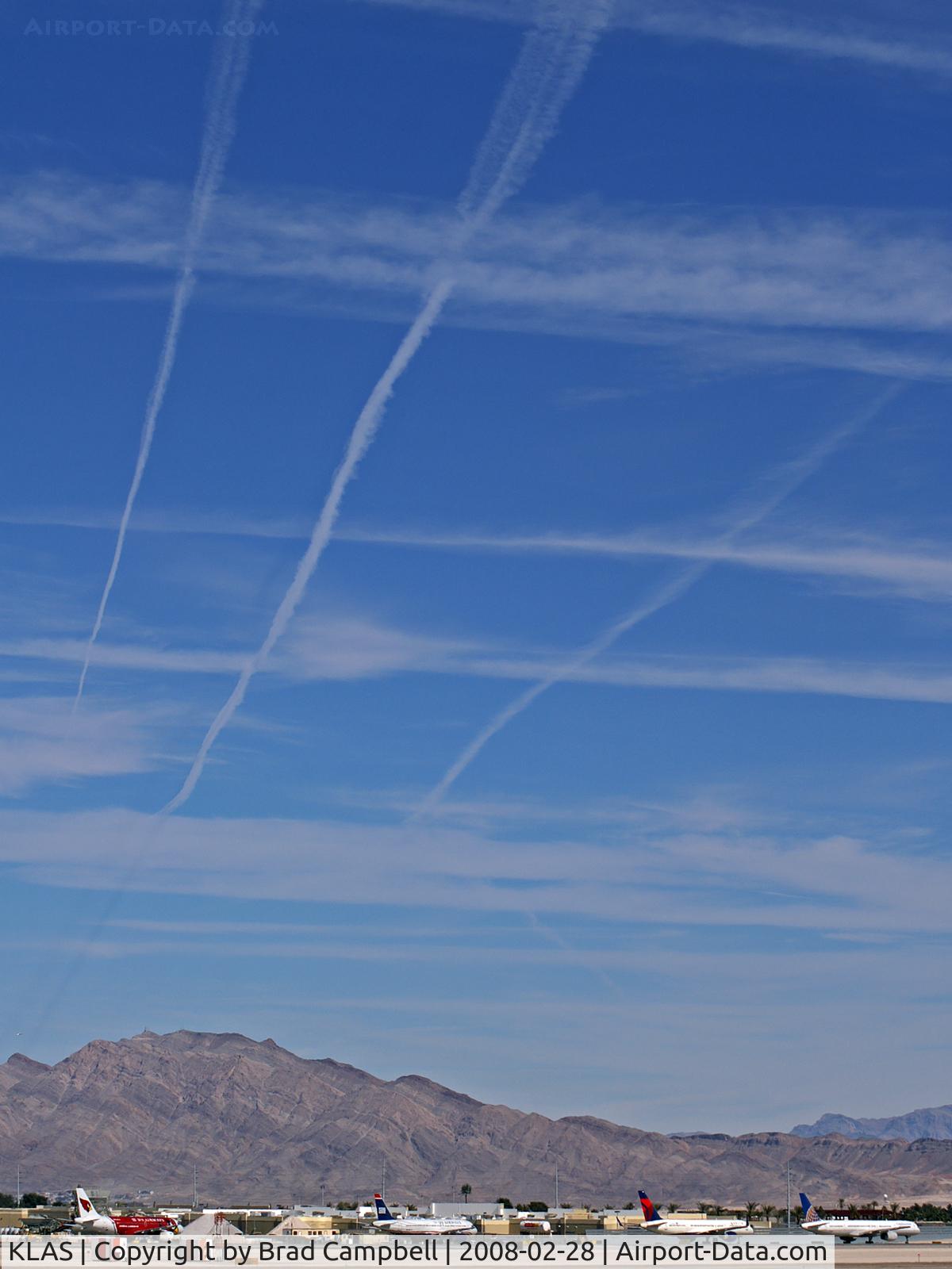 Harry Reid International Airport (LAS) - Contrails over McCarran