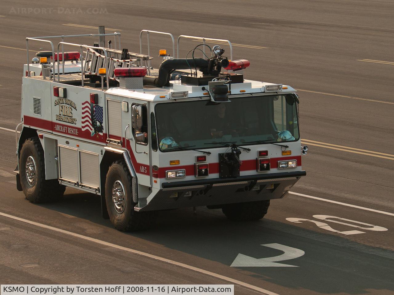 Santa Monica Municipal Airport (SMO) - Santa Monica Municipal Airport's Aircraft Rescue Unit 5