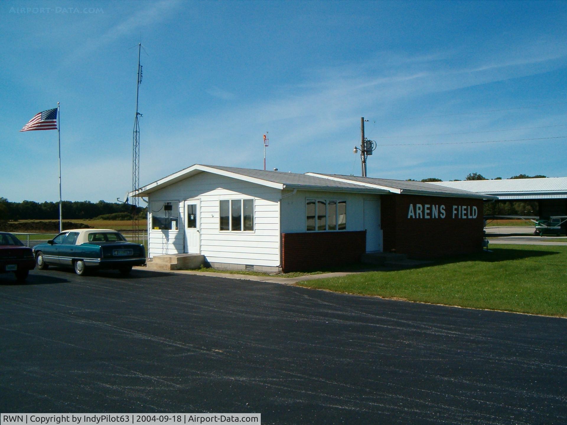 Arens Field Airport (RWN) - Driving by on the way up to Knox County