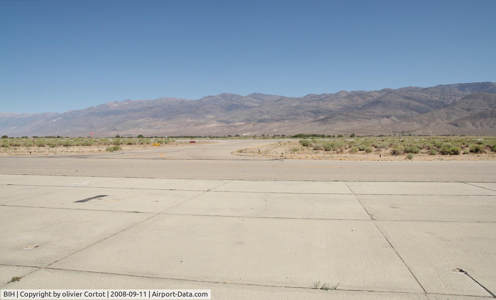 Eastern Sierra Regional Airport (BIH) - What a nice view, isn't it ?