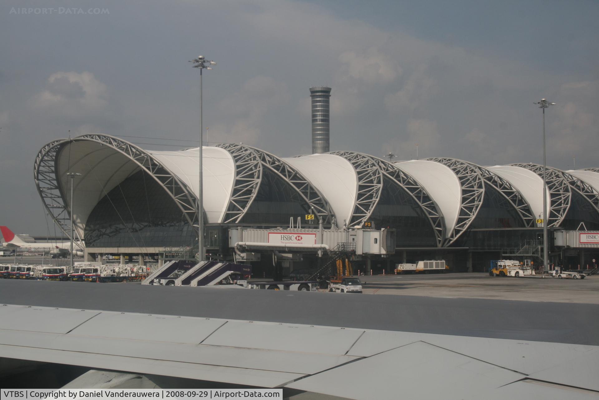 Suvarnabhumi Airport (New Bangkok International Airport), Samut Prakan (near Bangkok) Thailand (VTBS) - taxiing to gate