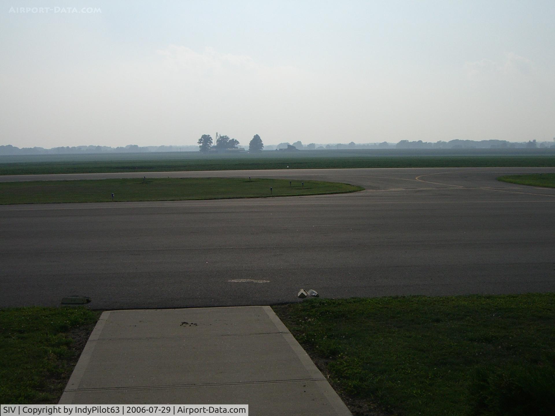 Sullivan County Airport (SIV) - Tarmac