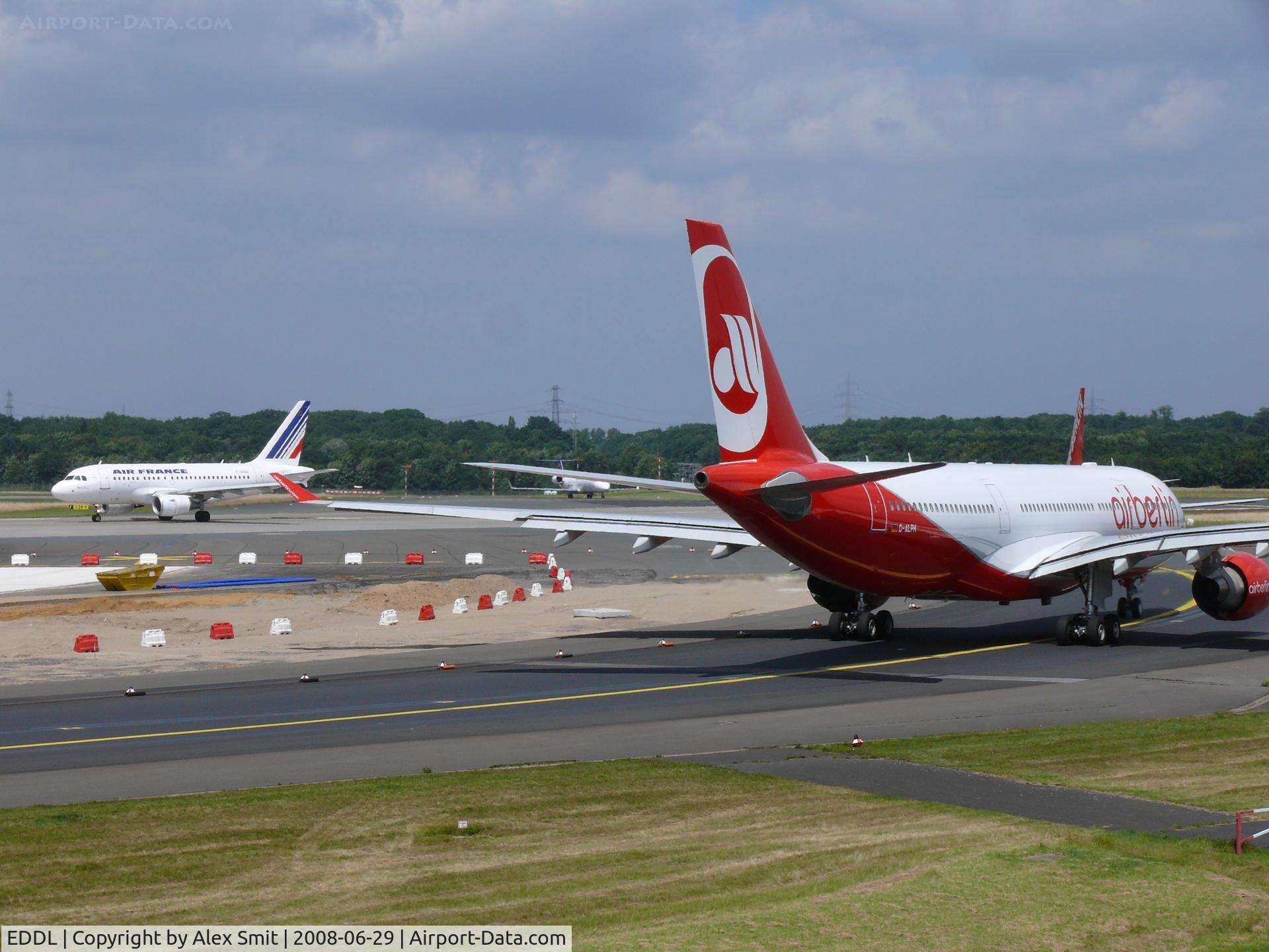 Düsseldorf International Airport, Düsseldorf Germany (EDDL) - Rushhour