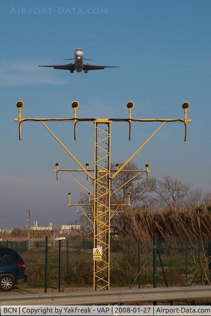 Barcelona International Airport, Barcelona Spain (BCN) - EC-KHX B717 of Spanair appoaching
