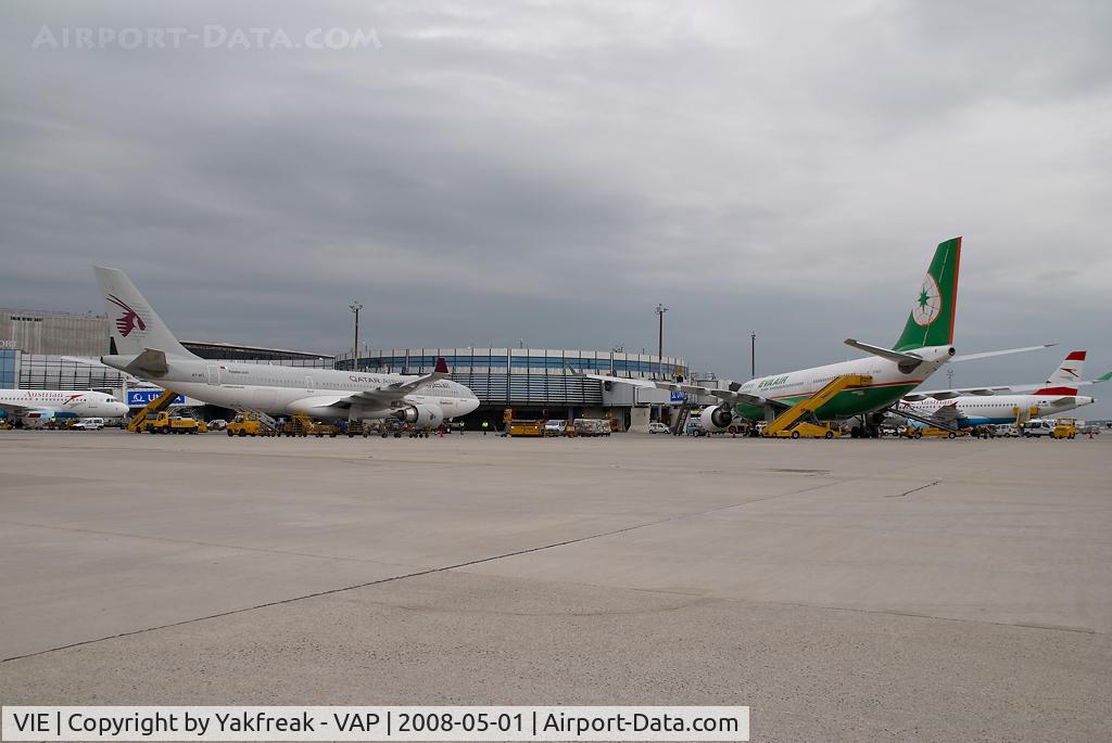 Vienna International Airport, Vienna Austria (VIE) - Qatar and Eva A330