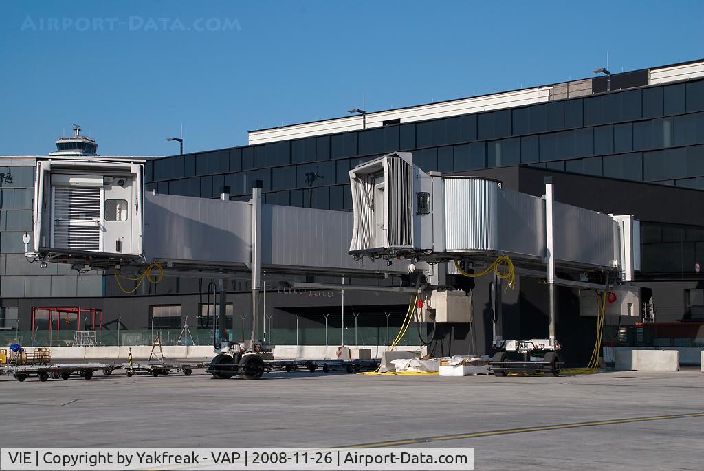 Vienna International Airport, Vienna Austria (VIE) - First Bridges for the Skylink